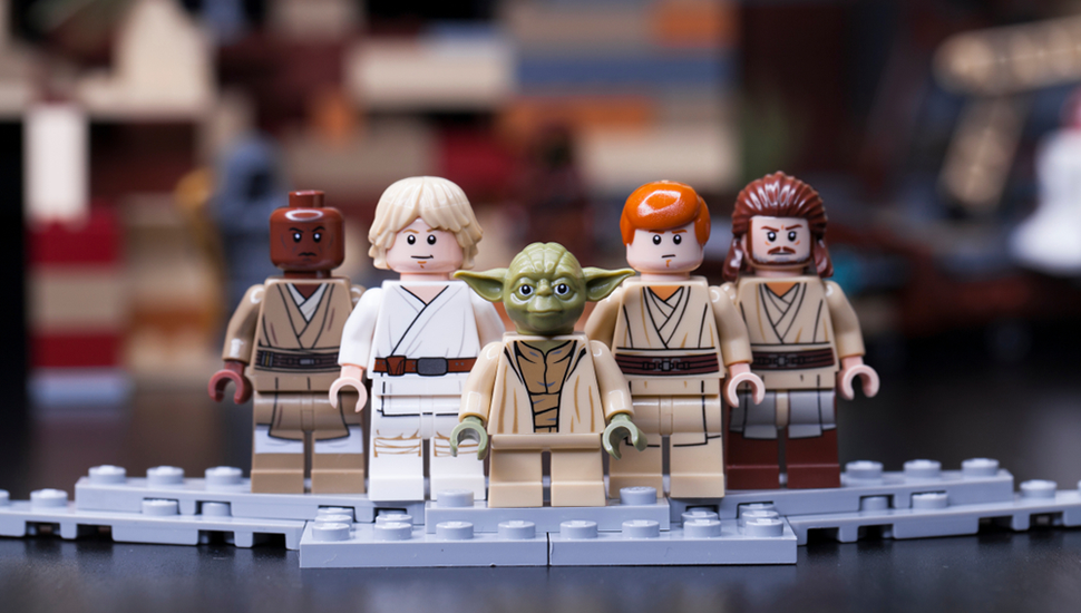 thumbnail image 2 of Hasbro Star Wars: The Force Awakens Bladebuilders Masters Lightsaber Kit 2 of 13